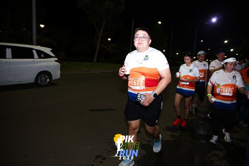 Race photo from PIK NITE RUN 2025