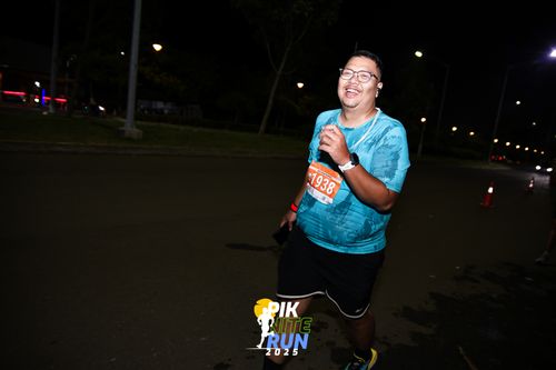 Race photo from PIK NITE RUN 2025