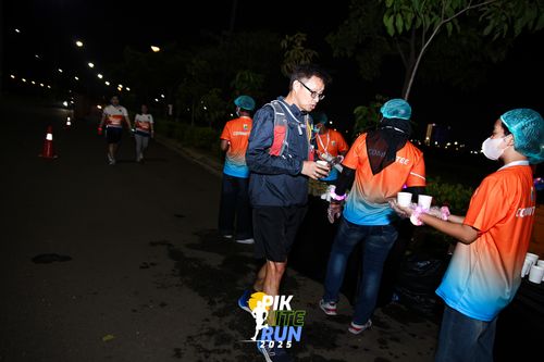 Race photo from PIK NITE RUN 2025