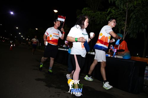 Race photo from PIK NITE RUN 2025