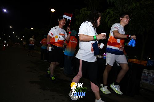 Race photo from PIK NITE RUN 2025
