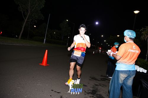Race photo from PIK NITE RUN 2025