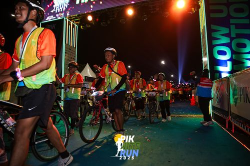 Race photo from PIK NITE RUN 2025