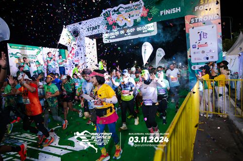 Race photo from Arutmin Borneo Run 2024