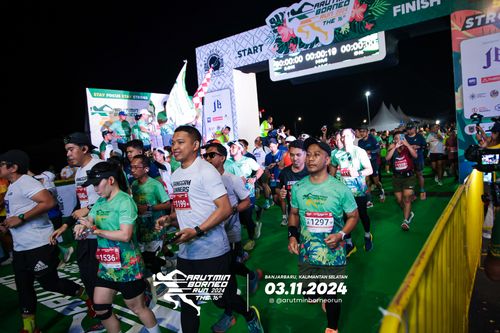 Race photo from Arutmin Borneo Run 2024