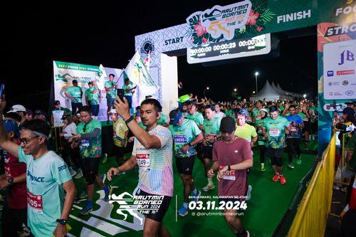 Race photo from Arutmin Borneo Run 2024