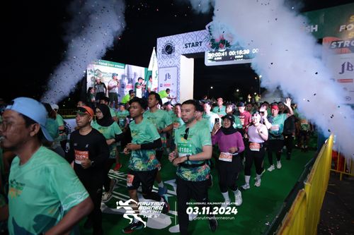 Race photo from Arutmin Borneo Run 2024