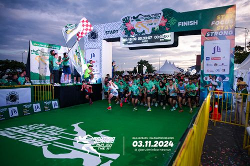Race photo from Arutmin Borneo Run 2024