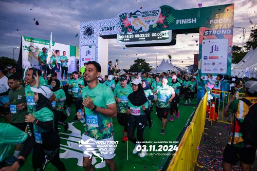 Race photo from Arutmin Borneo Run 2024