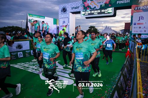 Race photo from Arutmin Borneo Run 2024