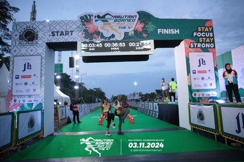 Race photo from Arutmin Borneo Run 2024