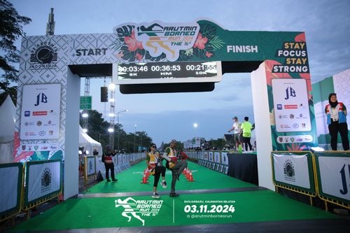 Race photo from Arutmin Borneo Run 2024