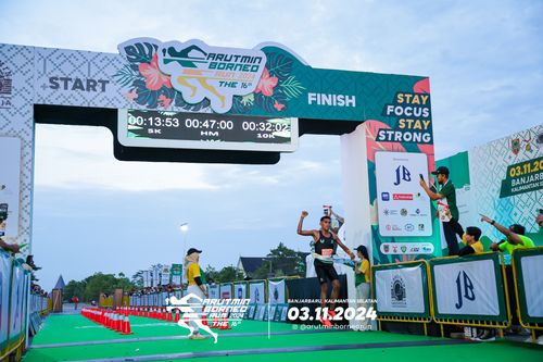 Race photo from Arutmin Borneo Run 2024