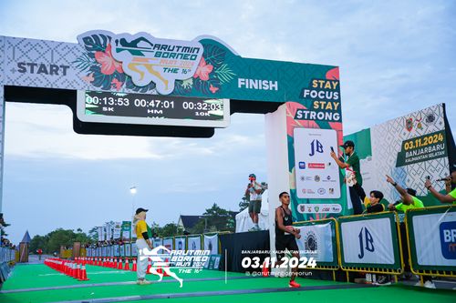 Race photo from Arutmin Borneo Run 2024
