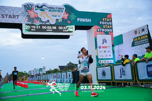 Race photo from Arutmin Borneo Run 2024
