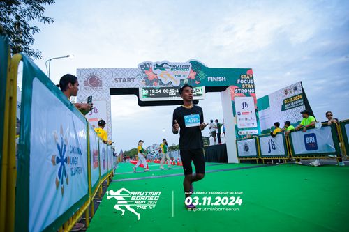 Race photo from Arutmin Borneo Run 2024