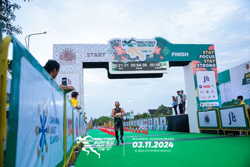 Race photo from Arutmin Borneo Run 2024