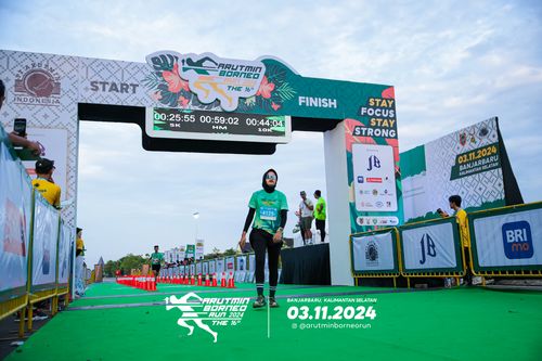 Race photo from Arutmin Borneo Run 2024