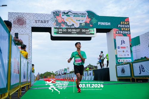 Race photo from Arutmin Borneo Run 2024