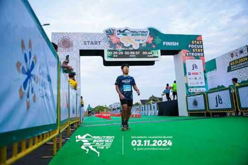 Race photo from Arutmin Borneo Run 2024