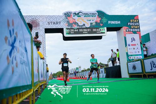 Race photo from Arutmin Borneo Run 2024