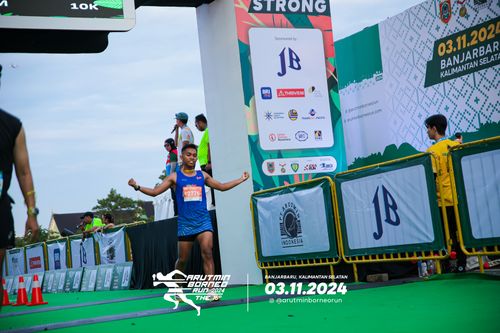 Race photo from Arutmin Borneo Run 2024