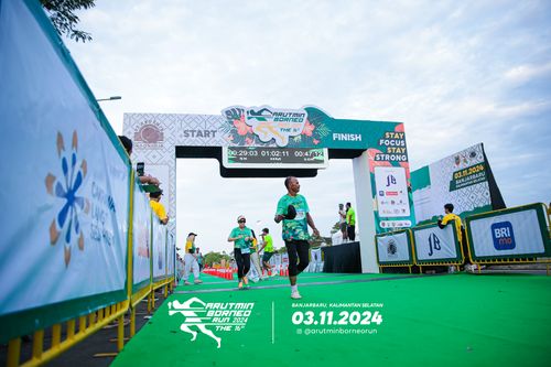 Race photo from Arutmin Borneo Run 2024