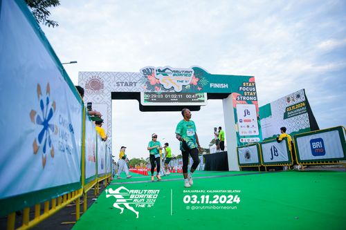 Race photo from Arutmin Borneo Run 2024