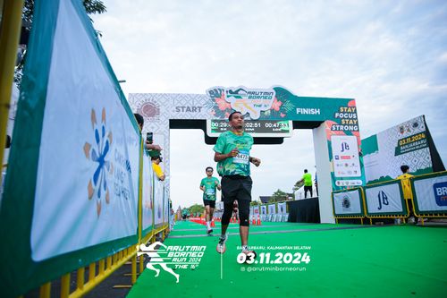 Race photo from Arutmin Borneo Run 2024