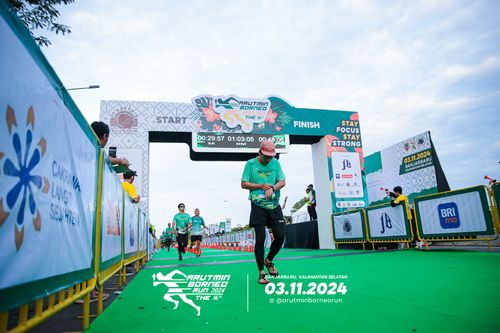 Race photo from Arutmin Borneo Run 2024