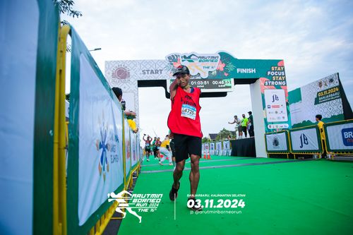 Race photo from Arutmin Borneo Run 2024