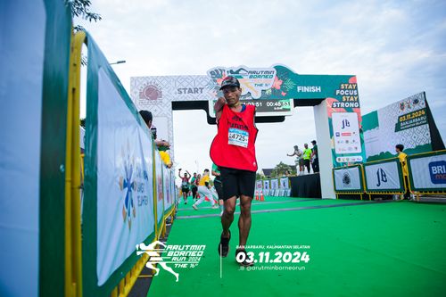 Race photo from Arutmin Borneo Run 2024
