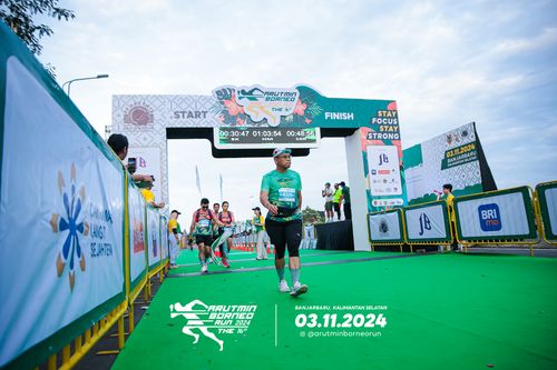 Race photo from Arutmin Borneo Run 2024