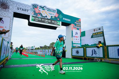 Race photo from Arutmin Borneo Run 2024