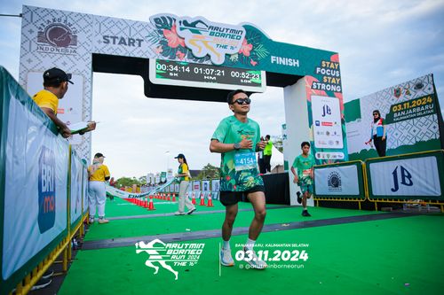 Race photo from Arutmin Borneo Run 2024