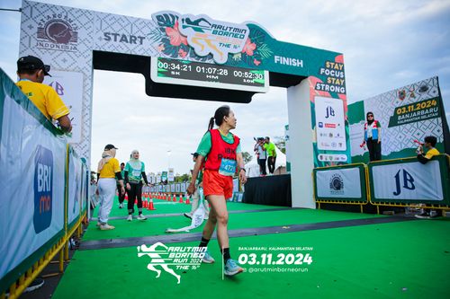 Race photo from Arutmin Borneo Run 2024
