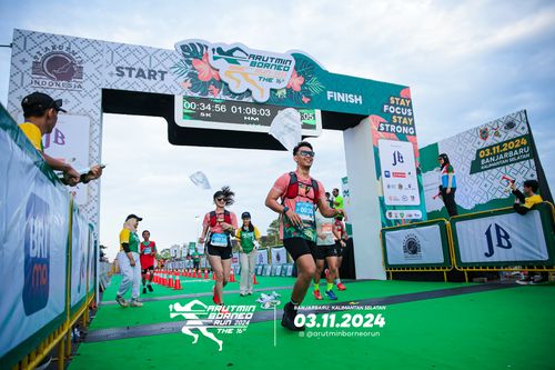 Race photo from Arutmin Borneo Run 2024