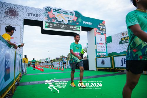 Race photo from Arutmin Borneo Run 2024