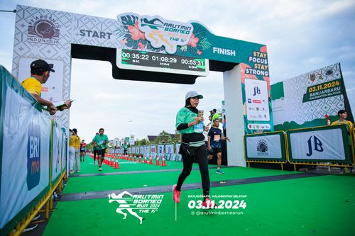 Race photo from Arutmin Borneo Run 2024
