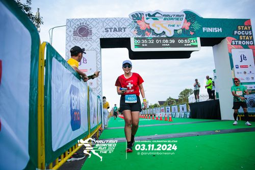Race photo from Arutmin Borneo Run 2024