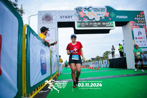 Race photo from Arutmin Borneo Run 2024