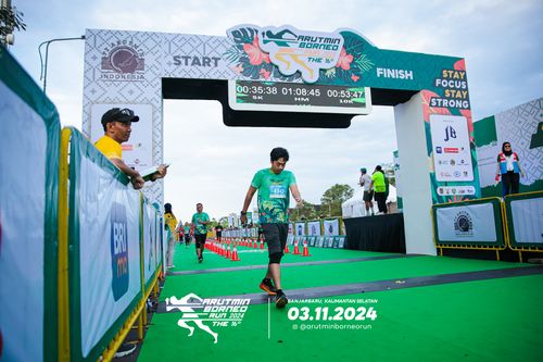 Race photo from Arutmin Borneo Run 2024