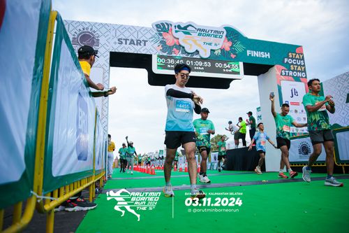 Race photo from Arutmin Borneo Run 2024