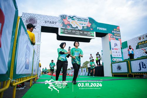 Race photo from Arutmin Borneo Run 2024