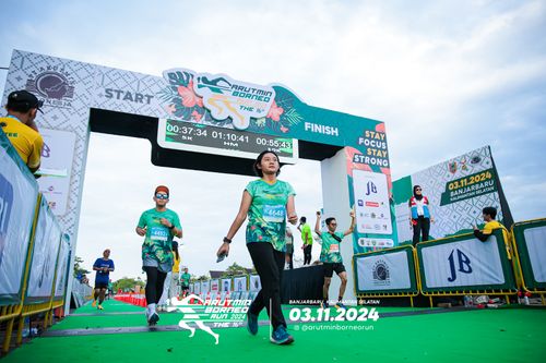 Race photo from Arutmin Borneo Run 2024
