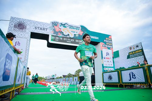 Race photo from Arutmin Borneo Run 2024