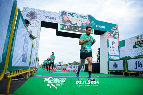 Race photo from Arutmin Borneo Run 2024