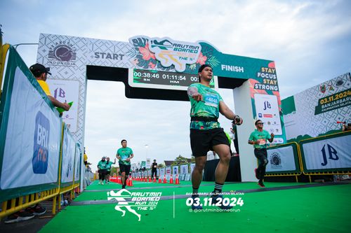 Race photo from Arutmin Borneo Run 2024