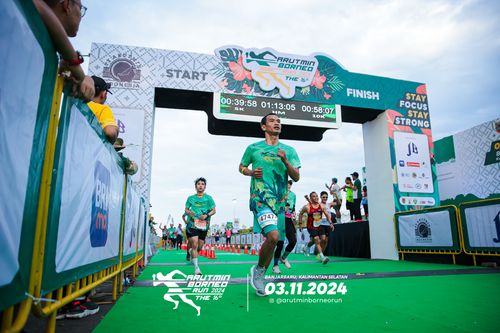 Race photo from Arutmin Borneo Run 2024