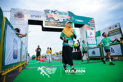 Race photo from Arutmin Borneo Run 2024